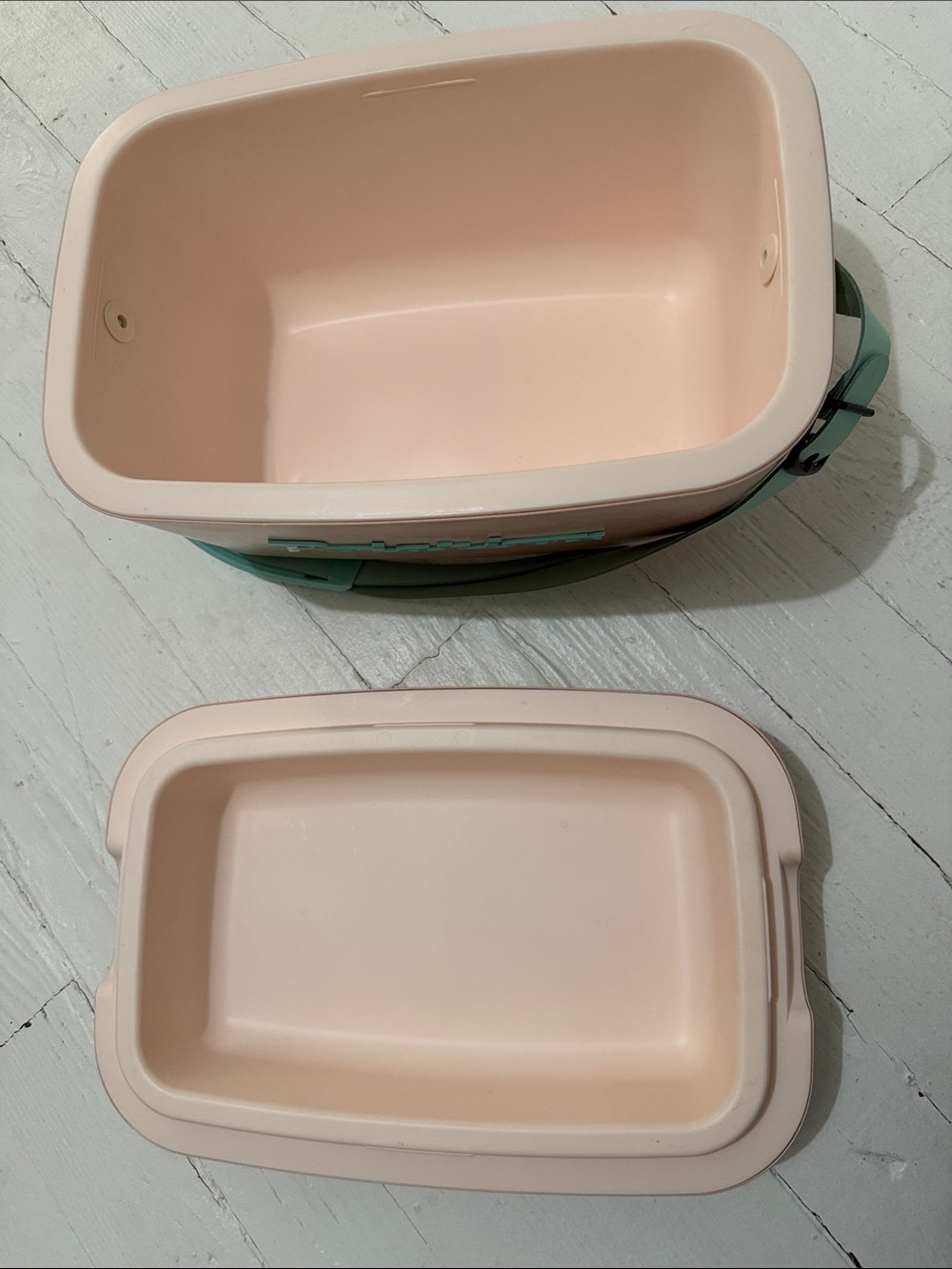 Polarbox Retro Portable Cooler in Blush and Mint - Picture 3 of 5